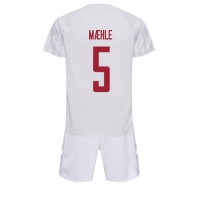 Camiseta Dinamarca Joakim Maehle #5 Segunda Equipación Replica Mundial 2022 para niños mangas cortas (+ Pantalones cortos)